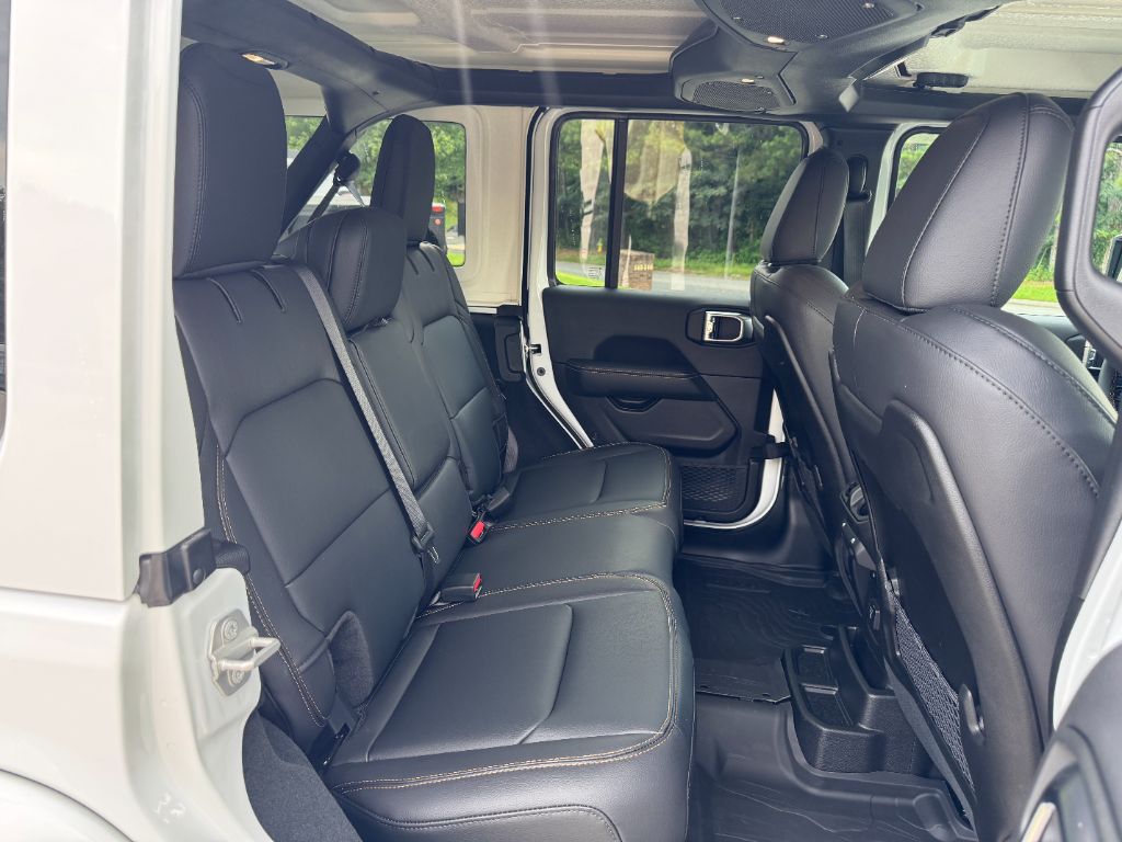 2024 Jeep Wrangler 4-Door Sahara - Photo 17