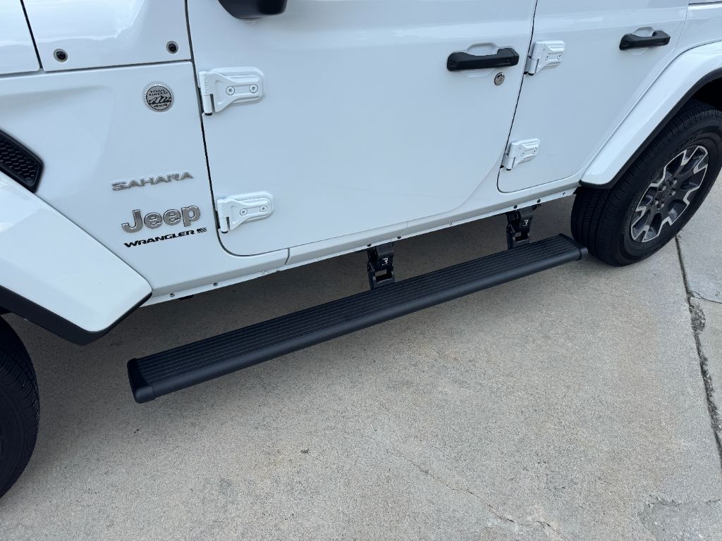 2024 Jeep Wrangler 4-Door Sahara - Photo 10