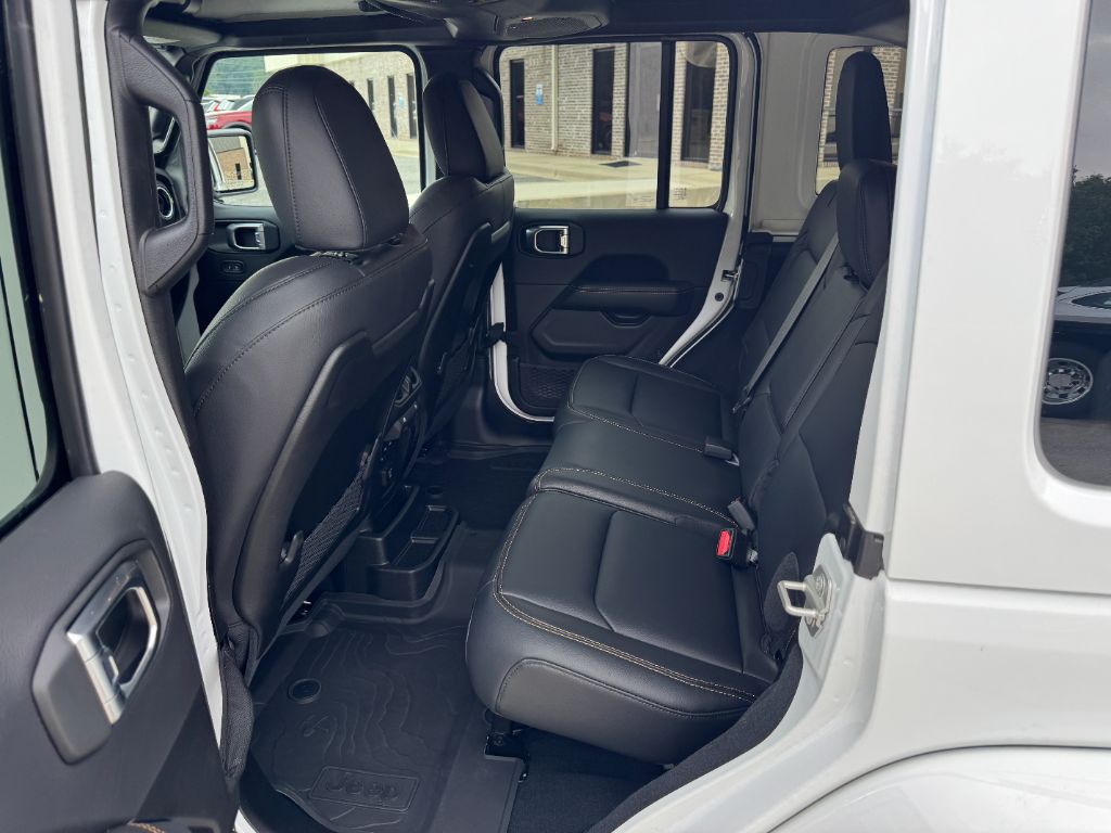 2024 Jeep Wrangler 4-Door Sahara - Photo 13