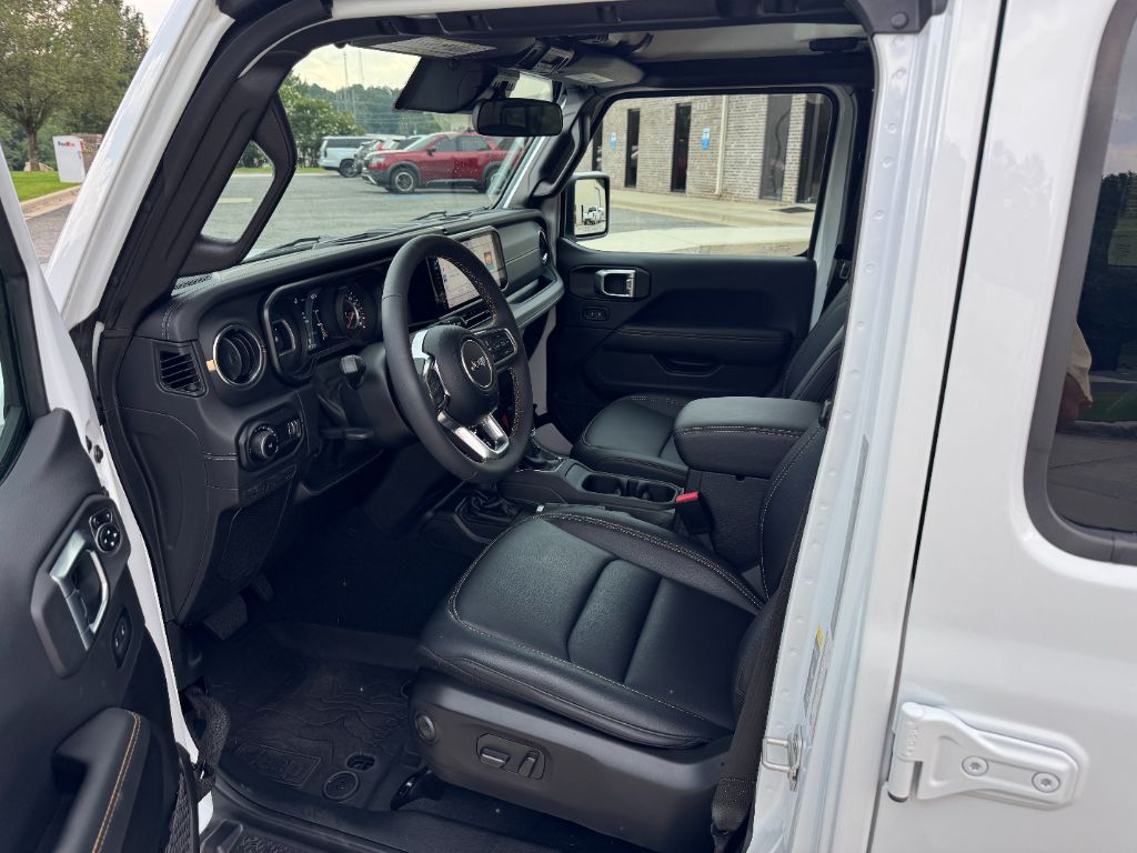 2024 Jeep Wrangler 4-Door Sahara - Photo 11