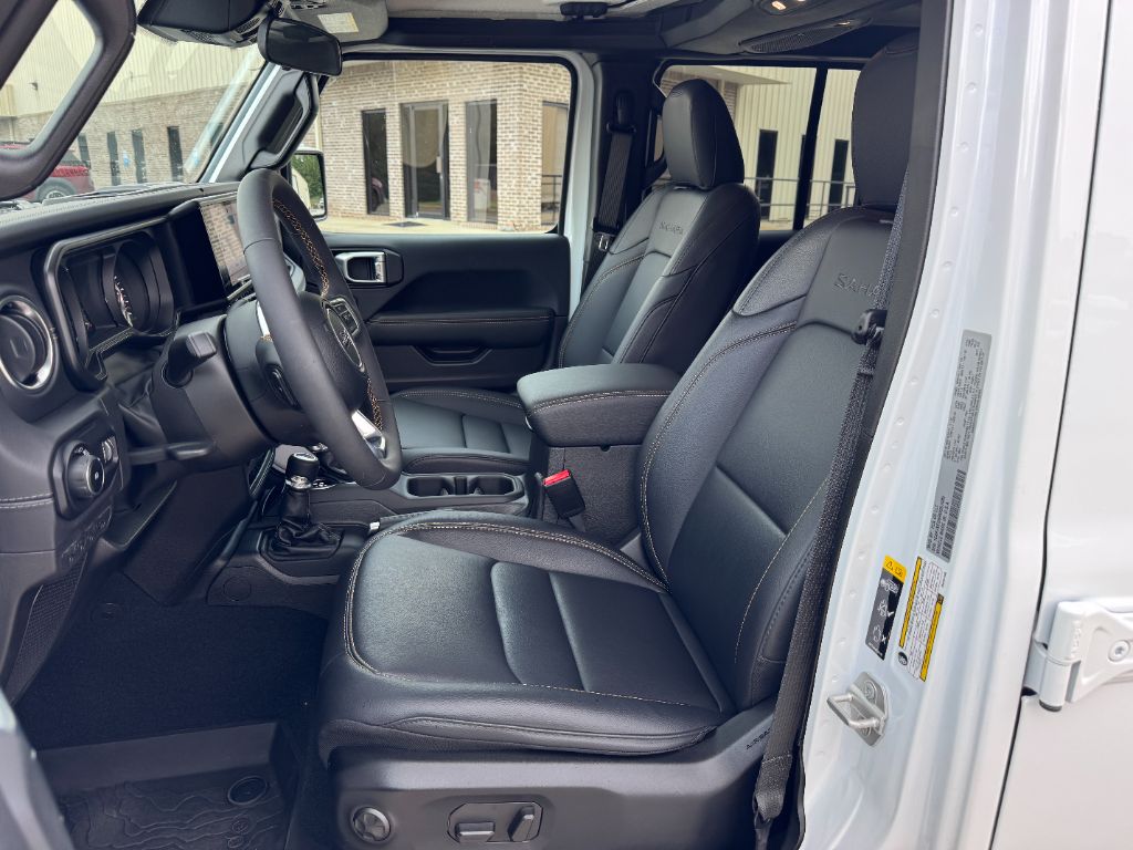 2024 Jeep Wrangler 4-Door Sahara - Photo 12